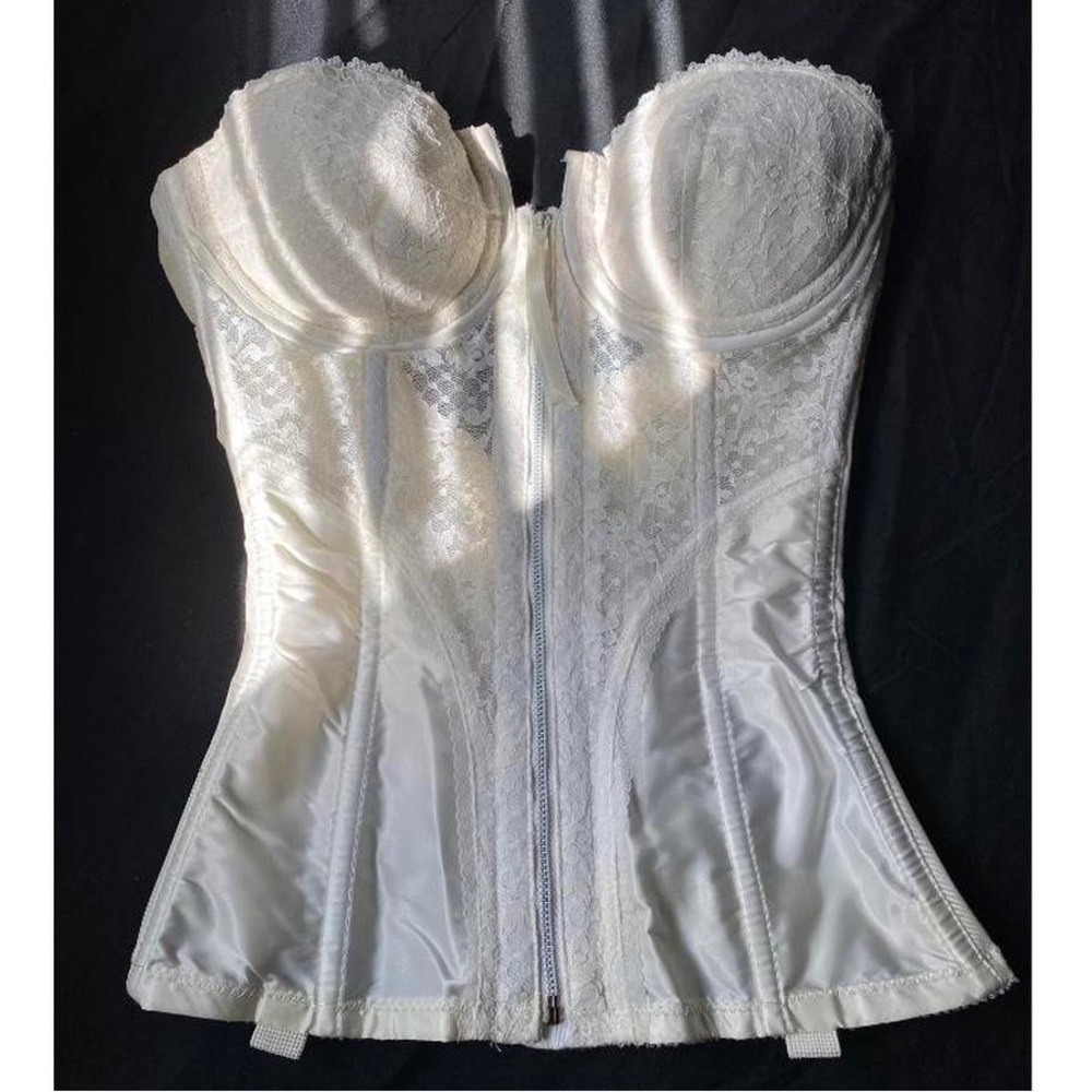 cream colored corset, size s! ♡
